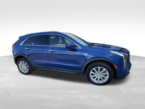 Used 2023 Cadillac XT4 Luxury w/ Cold Weather Package AWD/4WD image 9