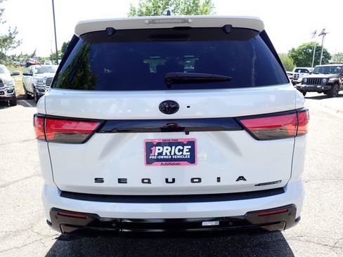 Used 2025 Toyota Sequoia Platinum AWD/4WD image 3