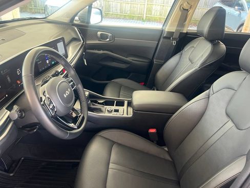 Certified 2025 Kia Sorento S w/ Panoramic Sunroof Package FWD image 4