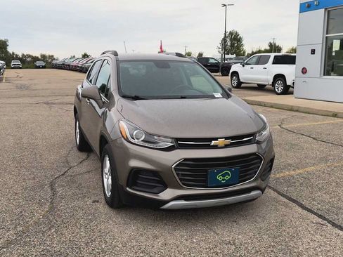Certified 2020 Chevrolet Trax LT w/ LT Convenience Package FWD image 3