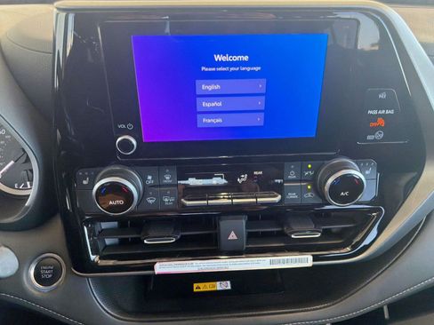 Used 2024 Toyota Highlander XLE image 19