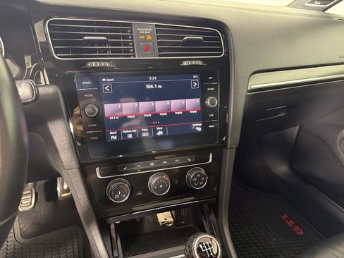 Used 2019 Volkswagen GTI SE FWD image 16