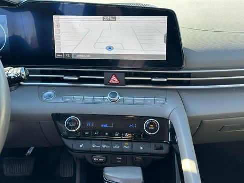 Used 2023 Hyundai Elantra SEL w/ Convenience Package image 13