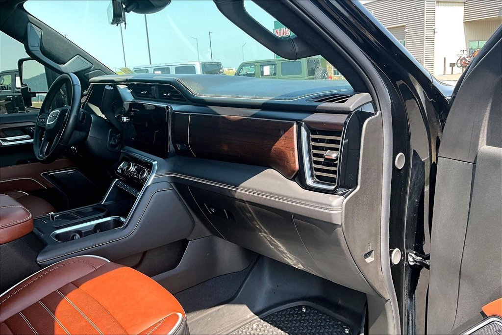 Used 2025 GMC Sierra 3500 Denali Ultimate AWD/4WD image 17