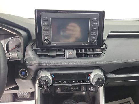 Used 2021 Toyota RAV4 XLE w/ Convenience Package AWD/4WD image 19