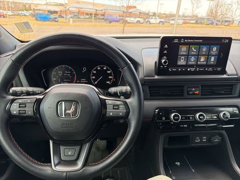 Used 2024 Honda Pilot TrailSport image 14
