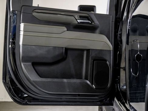 Used 2025 Chevrolet Silverado 2500 ZR2 w/ Technology Package image 37