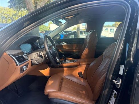 Used 2022 BMW 740i w/ Premium Package RWD image 12