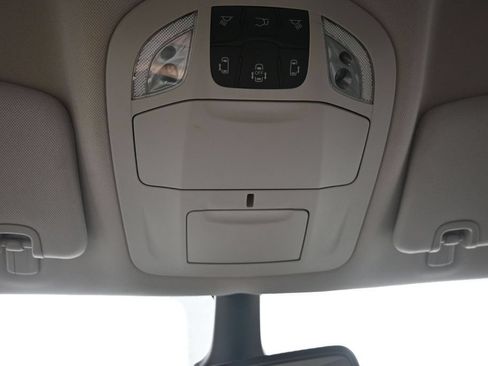 Used 2023 Chrysler Pacifica Touring-L FWD image 21