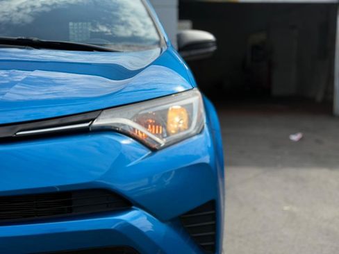 Used 2018 Toyota RAV4 LE image 14