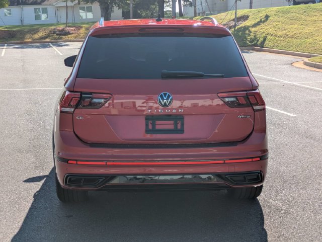 Used 2024 Volkswagen Tiguan SE R-Line AWD/4WD image 5