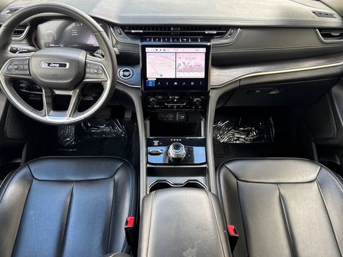 Used 2024 Jeep Grand Cherokee Limited AWD/4WD image 16