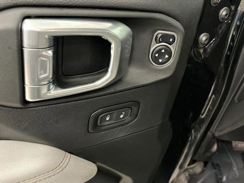 Used 2023 Jeep Gladiator Overland image 20