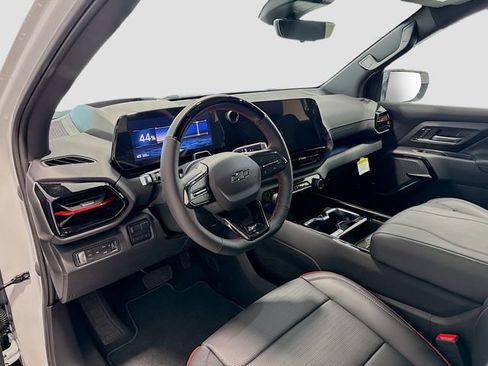 New 2025 Chevrolet Silverado EV RST AWD/4WD image 8