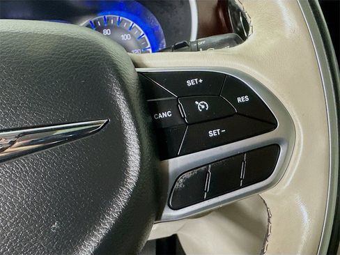 Used 2020 Chrysler Pacifica Limited w/ Tire & Wheel Group image 12