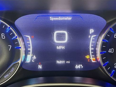 Used 2022 Chrysler Pacifica Touring-L image 15