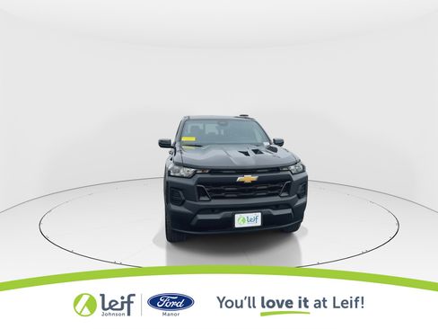 Used 2024 Chevrolet Colorado W/T w/ Technology Package image 3