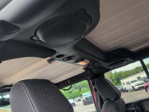 Used 2013 Jeep Wrangler Unlimited Sahara w/ Connectivity Group AWD/4WD image 29