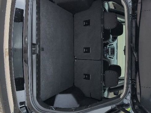 Used 2021 Chevrolet Equinox LT FWD image 20