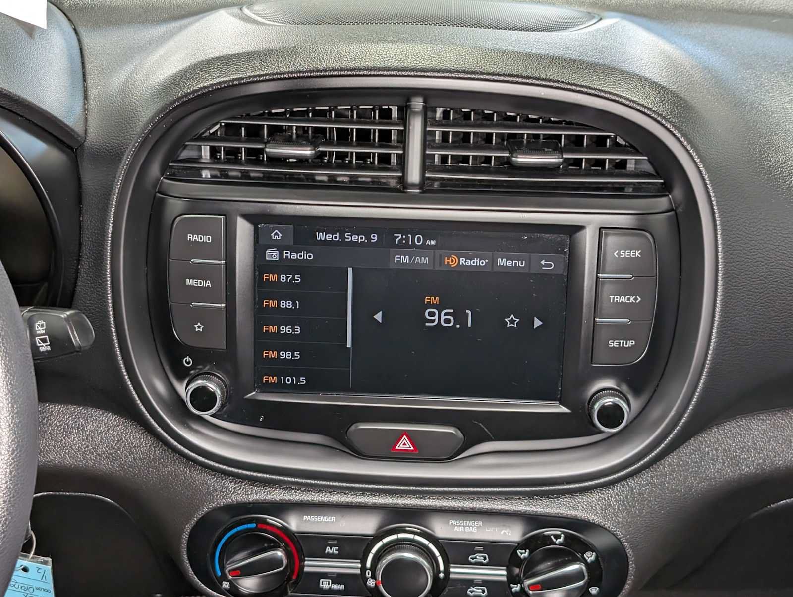 Certified 2023 Kia Soul LX w/ LX Technology Package FWD image 18
