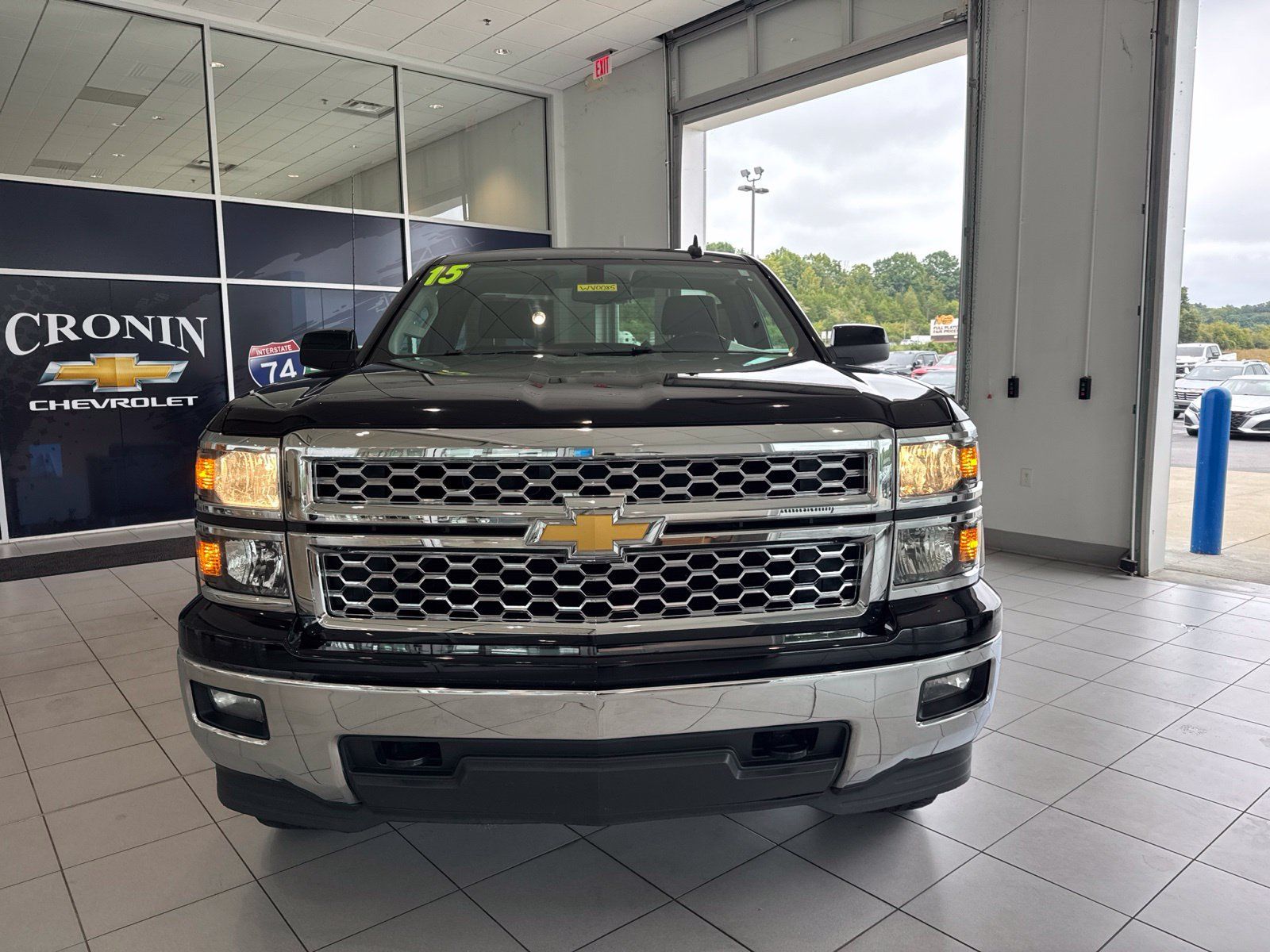 Used 2015 Chevrolet Silverado 1500 LT w/ LT Convenience Package AWD/4WD image 2