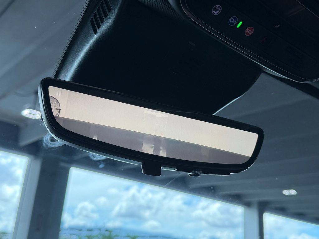 Used 2025 Chevrolet Traverse High Country FWD image 44