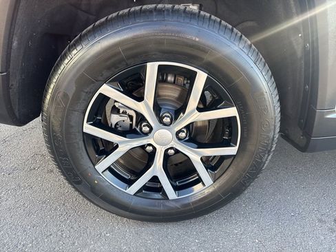 Certified 2024 Jeep Grand Cherokee Limited w/ Luxury Tech Group II image 10