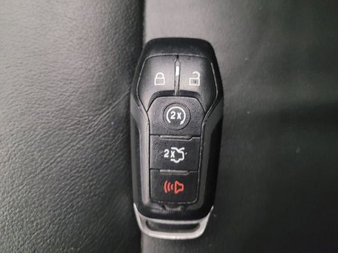 Used 2017 Ford Explorer XLT w/ Equipment Group 202A image 32