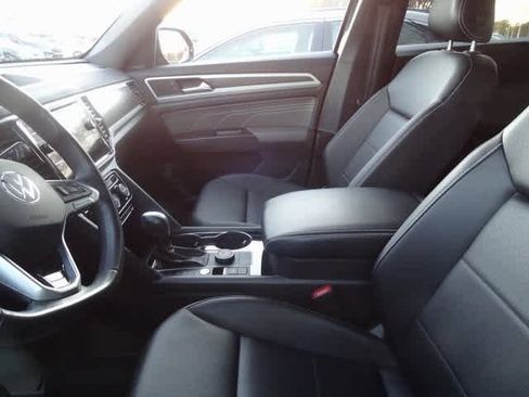 Used 2023 Volkswagen Atlas Cross Sport SEL R-Line image 7