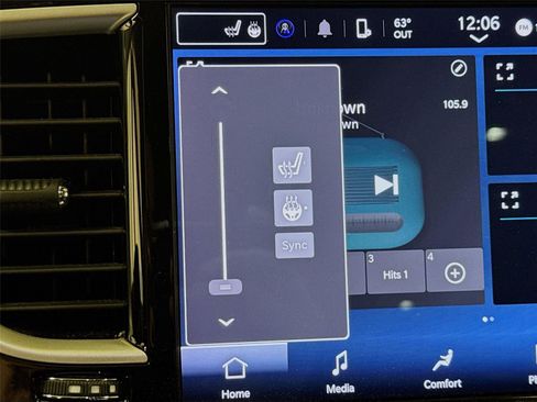 Used 2023 Chrysler Pacifica Touring-L image 19