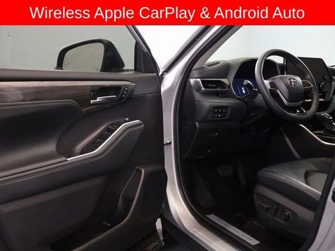 Used 2024 Toyota Highlander Limited image 10