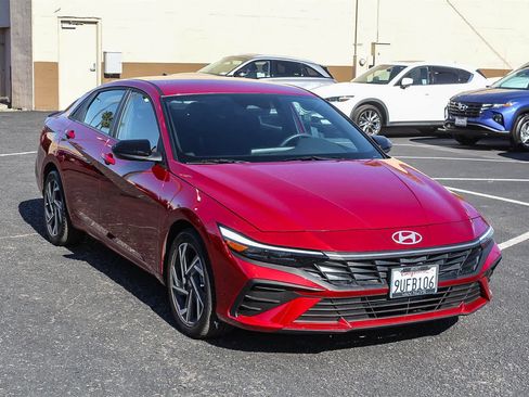 Certified 2025 Hyundai Elantra Sport w/ Cargo Package image 3