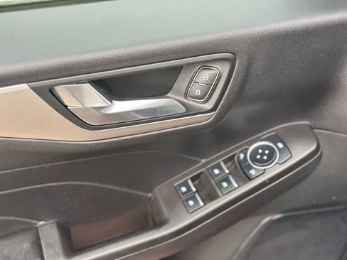 Used 2021 Ford Escape SE w/ SE Sport Appearance Package image 21