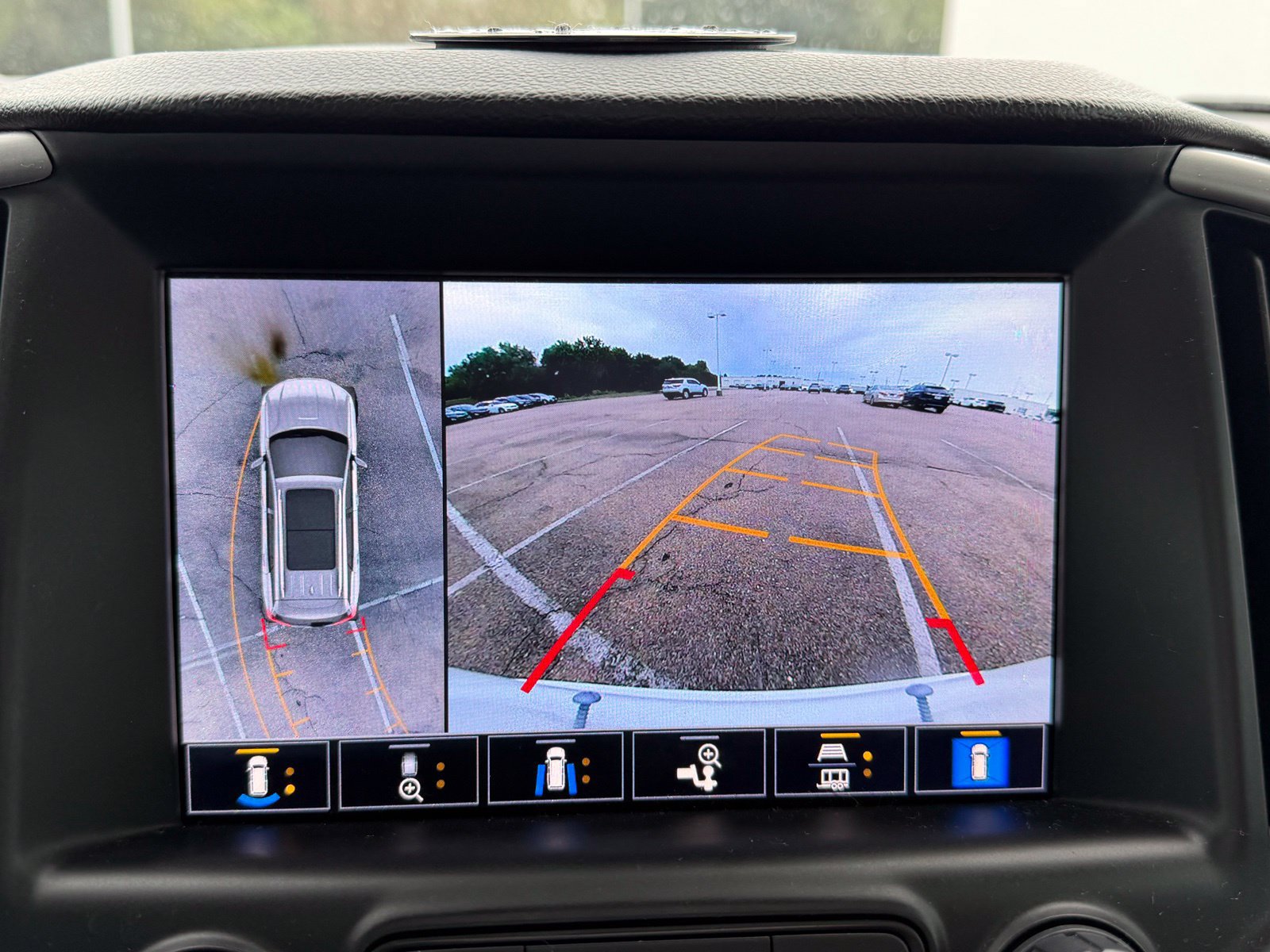 Used 2022 GMC Terrain AT4 w/ Infotainment Package II AWD/4WD image 8