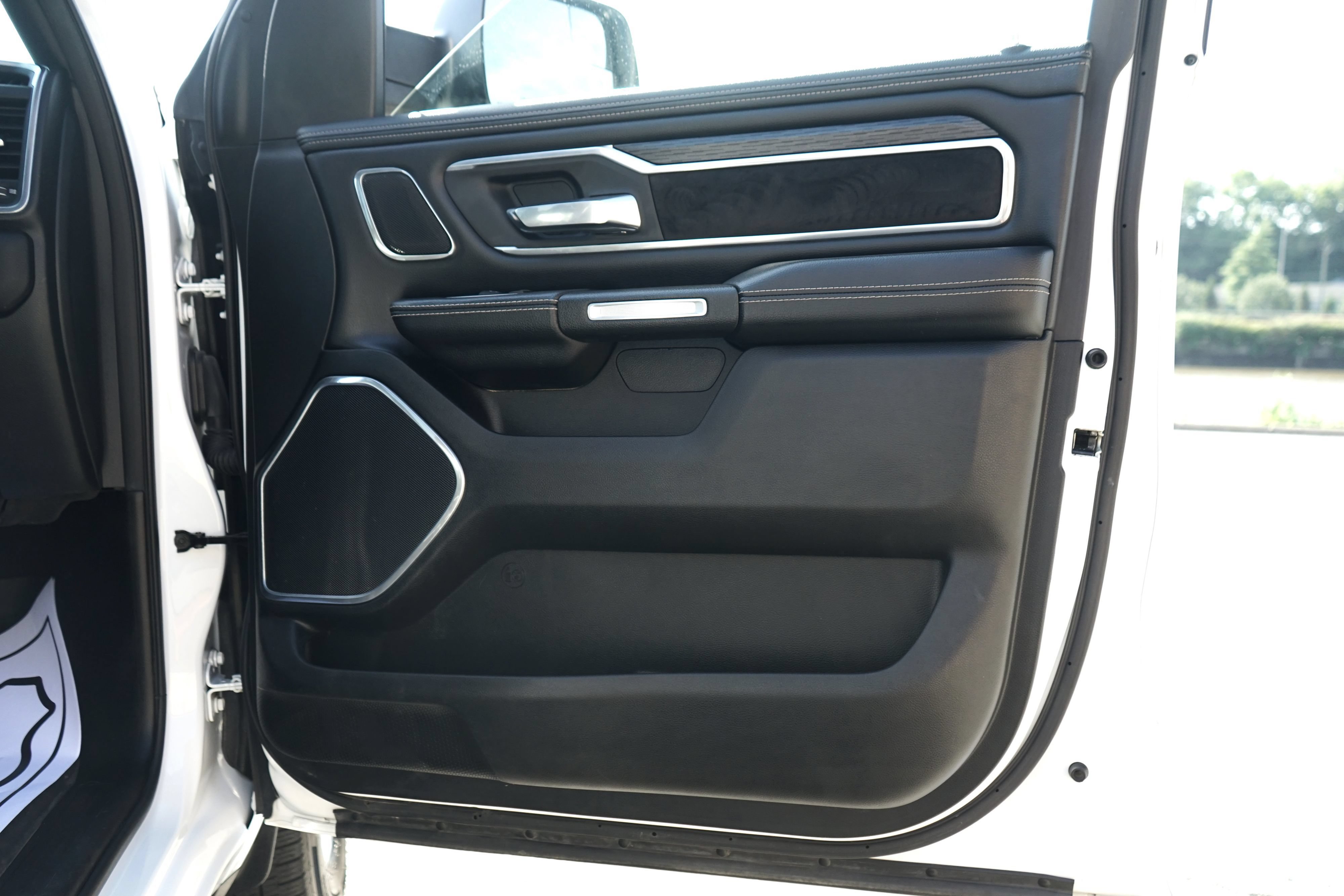 Used 2023 RAM 1500 Laramie AWD/4WD image 30