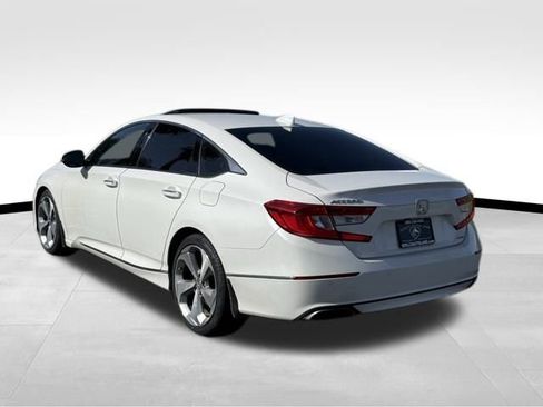 Used 2018 Honda Accord Touring image 4