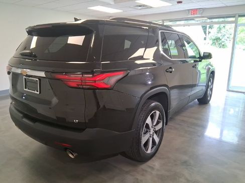 Used 2023 Chevrolet Traverse LT w/ LT Premium Package AWD/4WD image 2
