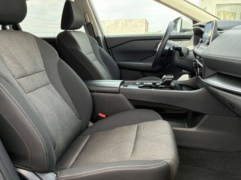 Used 2025 Nissan Rogue SV FWD image 33
