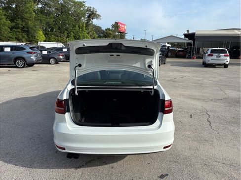 Used 2018 Volkswagen Jetta SE FWD image 39