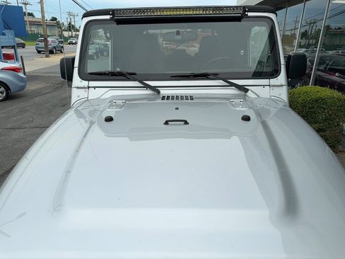 Used 2005 Jeep Wrangler Rubicon AWD/4WD image 24
