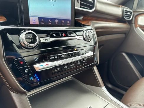Used 2021 Ford Explorer King Ranch w/ Premium Technology Package AWD/4WD image 5
