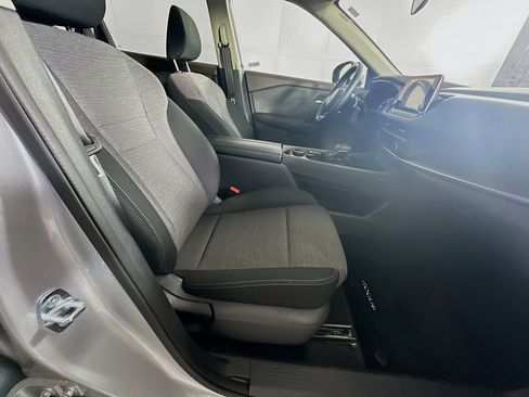 Used 2023 Nissan Rogue SV image 30