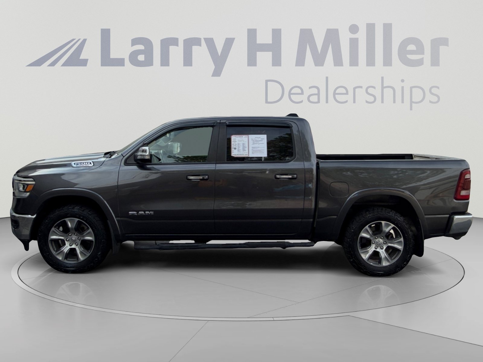 Used 2022 RAM 1500 Laramie AWD/4WD image 2