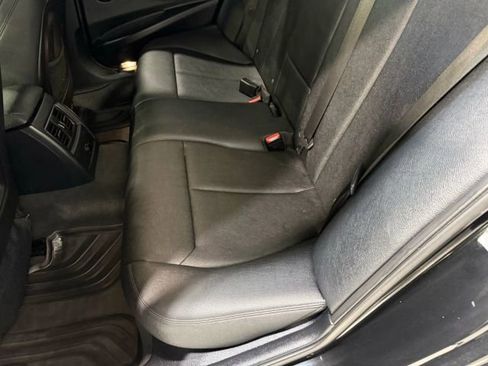 Used 2018 BMW 320i Sedan w/ Sport Package image 23