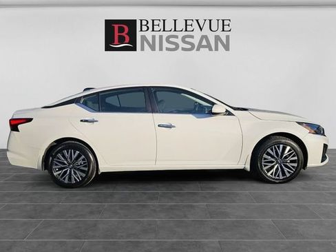Used 2023 Nissan Altima 2.5 SV AWD/4WD image 4