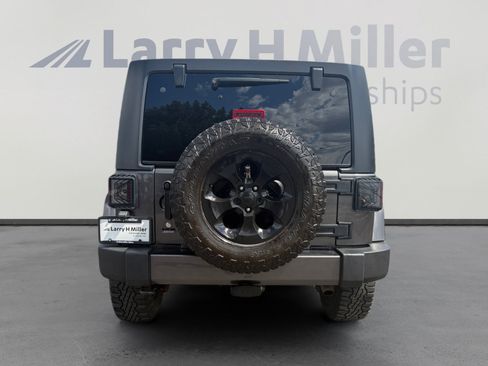 Used 2016 Jeep Wrangler Unlimited Sahara AWD/4WD image 4