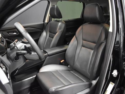 Certified 2025 Nissan Rogue SL w/ Tech Package image 5