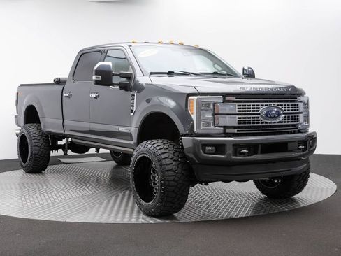 Used 2017 Ford F250 Platinum w/ Platinum Ultimate Package AWD/4WD image 4