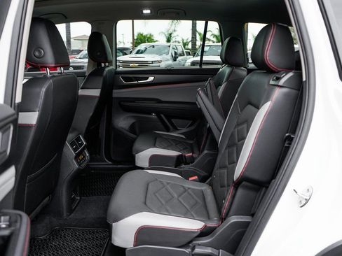 Used 2025 Volkswagen Atlas Peak Edition SE AWD/4WD image 38