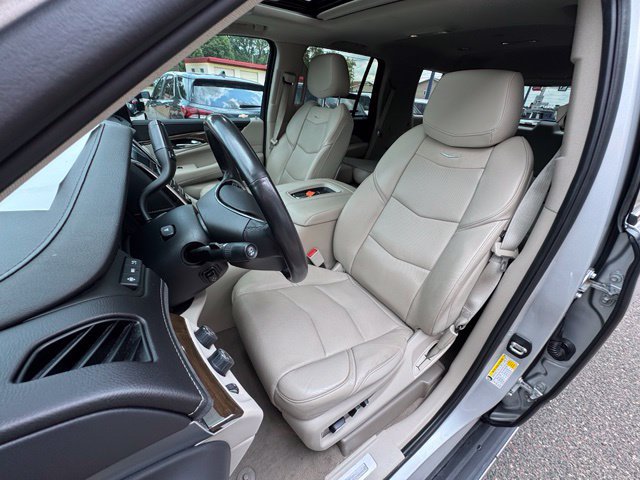 Used 2020 Cadillac Escalade Luxury w/ LPO, Radiant Package AWD/4WD image 9